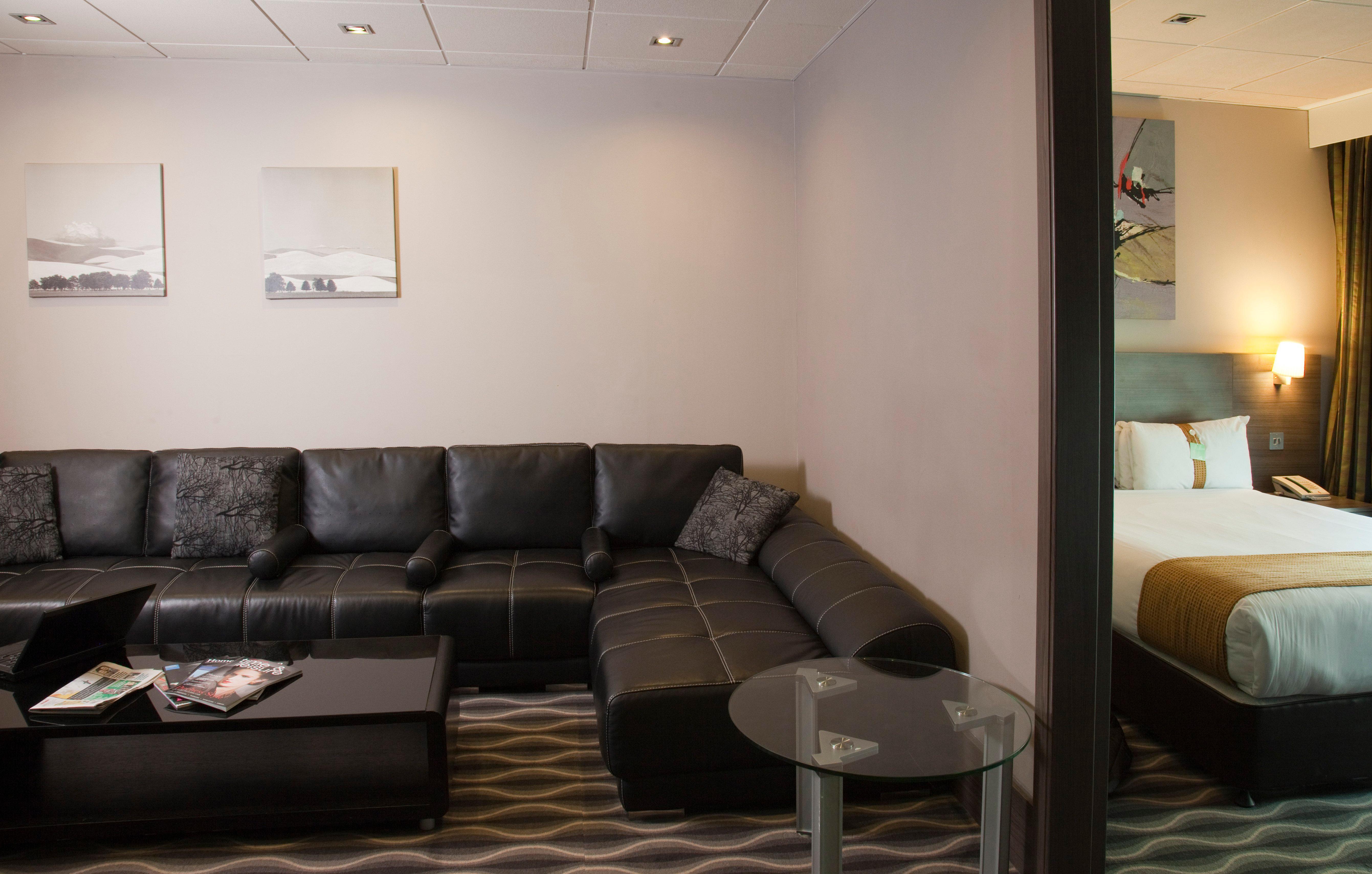Hotel Crowne Plaza London - Kingston By Ihg Surbiton Exterior foto