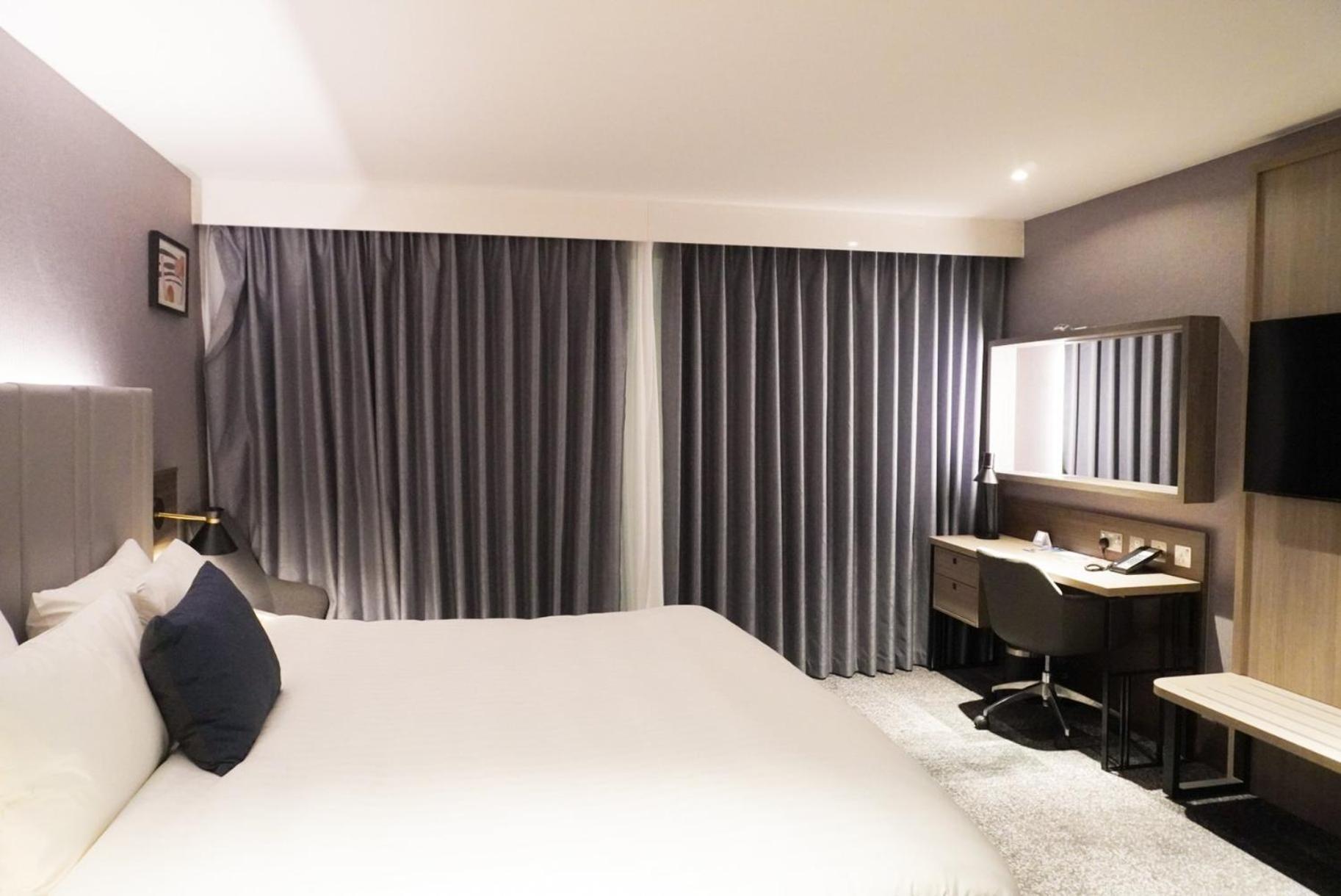 Hotel Crowne Plaza London - Kingston By Ihg Surbiton Exterior foto