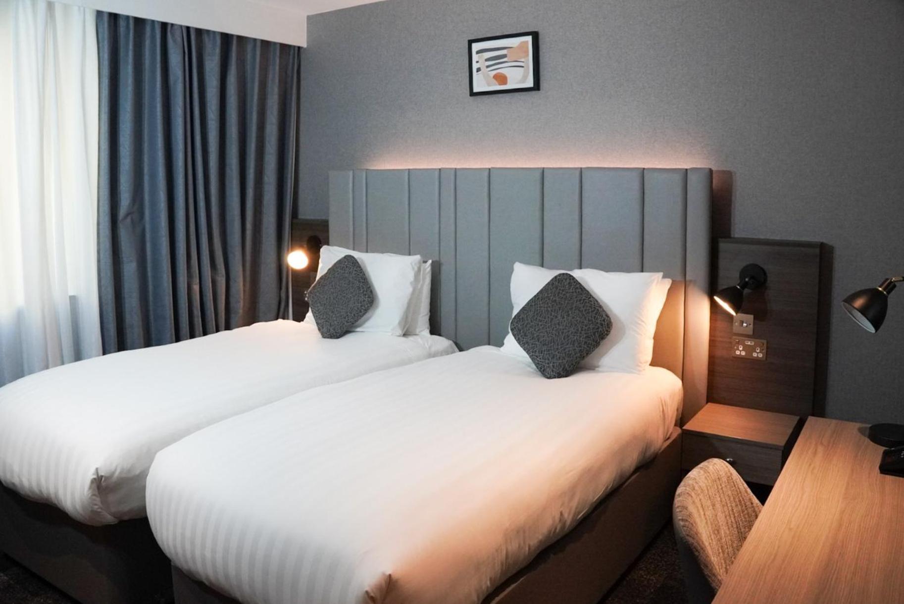 Hotel Crowne Plaza London - Kingston By Ihg Surbiton Exterior foto
