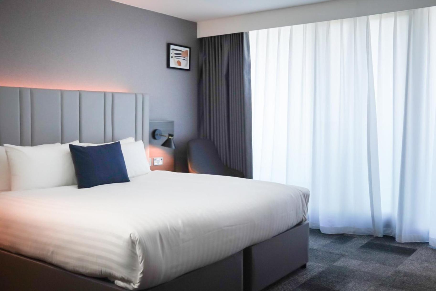 Hotel Crowne Plaza London - Kingston By Ihg Surbiton Exterior foto